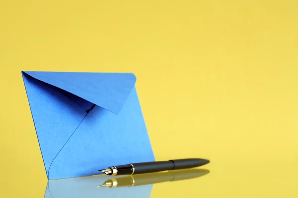 Zarf ve kalem — Stok fotoğraf