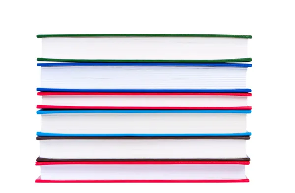 Bücher mit farbigen Einbänden stapeln, isoliert auf weißem Hintergrund mit — Stockfoto
