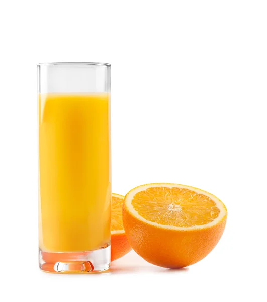 Χυμό πορτοκαλιού, σε ποτήρι απομονωθεί σε φόντο. — Φωτογραφία Αρχείου