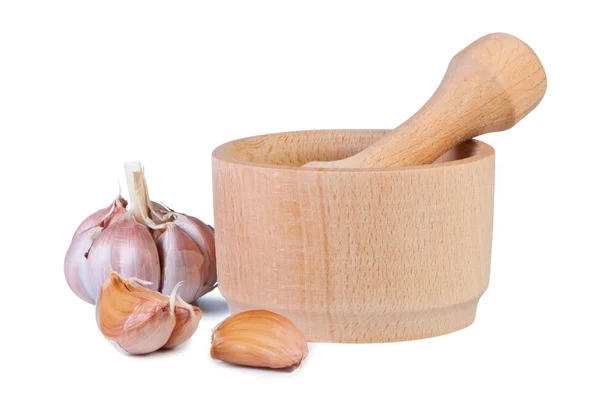 Wooden mortar and garlic. — Stock Photo, Image