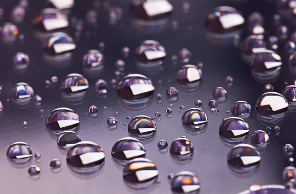 Gris abstracto translúcido gotas de agua de fondo, vista macro — Foto de Stock