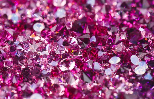 Sok kis ruby gyémánt kövek, luxus háttér sekély mélységben — Stock Fotó