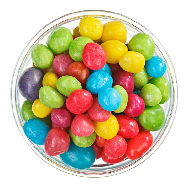 Többszínű bonbon édesség (cukorkák labda) üvegtál, elszigetelt — Stock Fotó