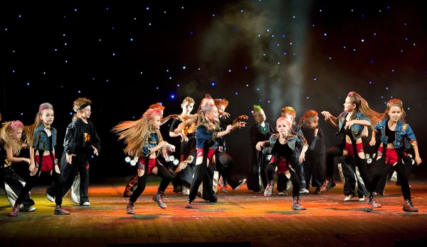 VITEBSK, BELARUS - 1er JUILLET : Performance du groupe de danse "Belka " — Photo