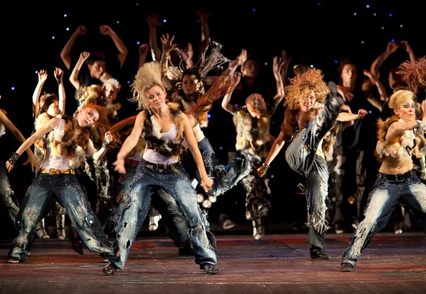 VITEBSK, BELARUS - 1 DE JULIO: Actuación del grupo de baile "Belka " — Foto de Stock