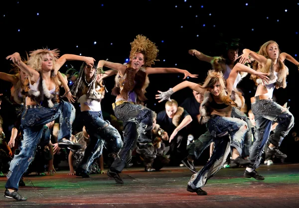 VITEBSK, BELARUS - 1 DE JULIO: Actuación del grupo de baile "Belka " — Foto de Stock