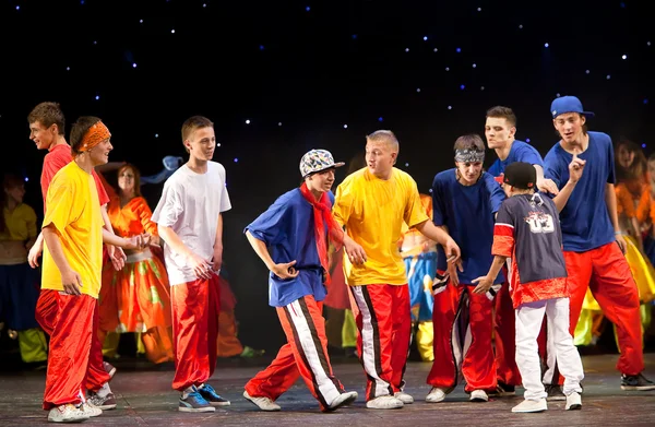 Вітебськ, Білорусь - 1 липня: продуктивність танцювальної групи «belka" — стокове фото