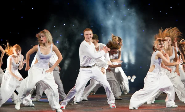 VITEBSK, BELARUS - 1 DE JULIO: Actuación del grupo de baile "Belka " —  Fotos de Stock