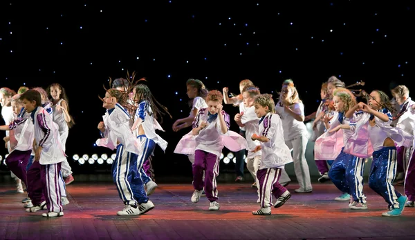 VITEBSK, BELARUS - JULHO 1: Performance do grupo de dança "Belka " — Fotografia de Stock
