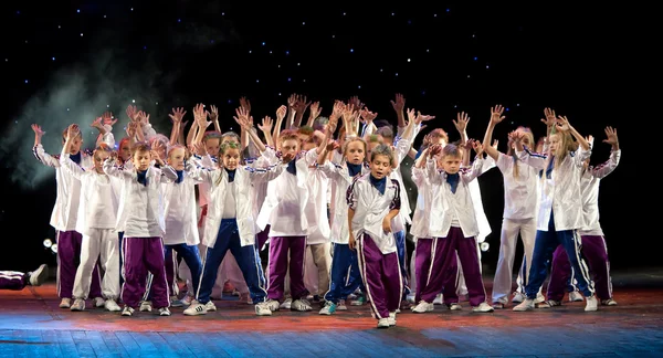 VITEBSK, BELARUS - JULY 1: Performance of dancing group "Belka" — Stock Photo, Image