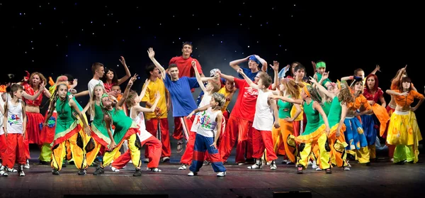 Vitebsk, Weißrussland - 1. Juli: Auftritt der Tanzgruppe "belka"" — Stockfoto