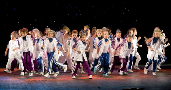 Azonosítatlan gyerek tánc csoport "belka" — Stock Fotó