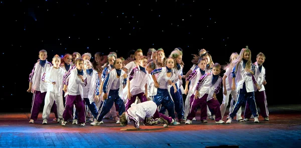 Oidentifierade barn från dans grupp "belka" — Stockfoto