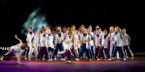 Azonosítatlan gyerek tánc csoport "belka" — Stock Fotó