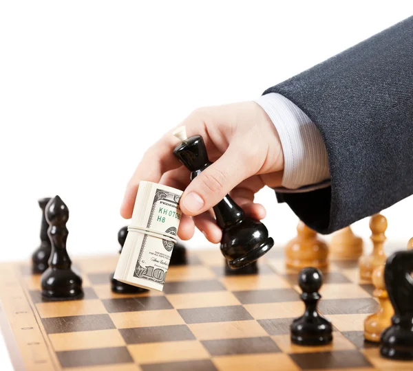 Бизнесмен несправедливо играет в шахматы — стоковое фото