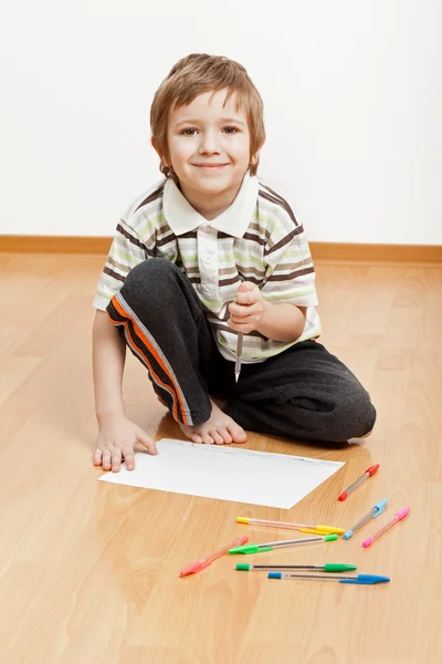 Barn rita eller skriva — Stockfoto