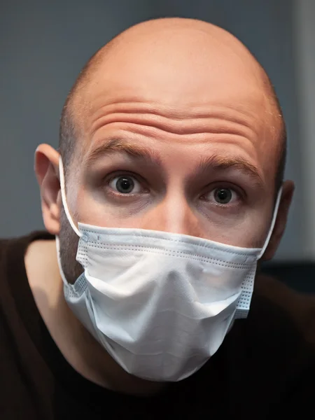 Людина в медицині маска — стокове фото