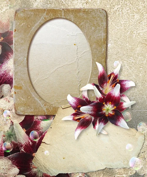 Moldura Grunge com lilys e papel — Fotografia de Stock