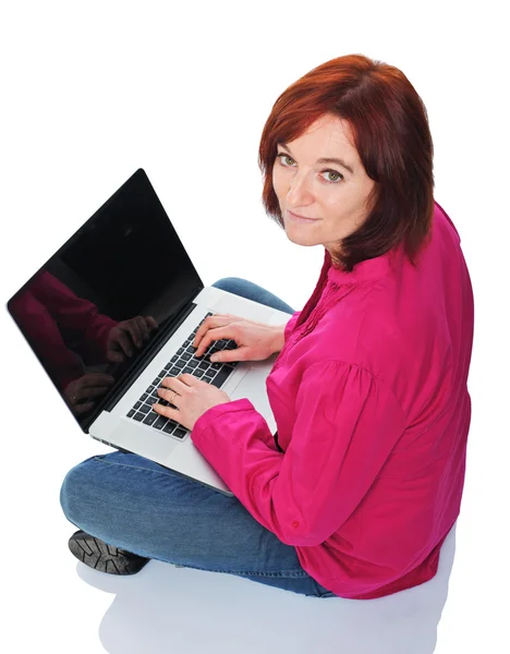 Donna uso laptop — Foto Stock