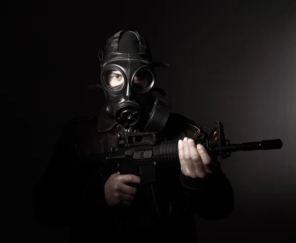 Terrorista con maschera antigas — Foto Stock