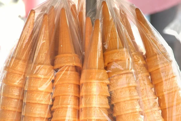 Bolsa grande con conos de helado — Foto de Stock
