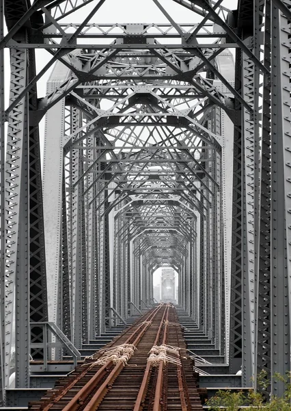 Ponte ferroviária de ferro vintage — Fotografia de Stock