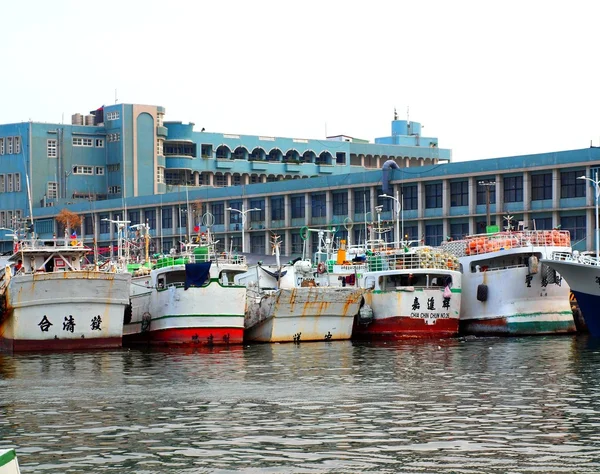 Fischerboote im Donggang-Hafen in Taiwan — Stockfoto