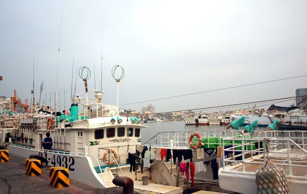Barcos de pesca en el puerto de Donggang en Taiwán —  Fotos de Stock