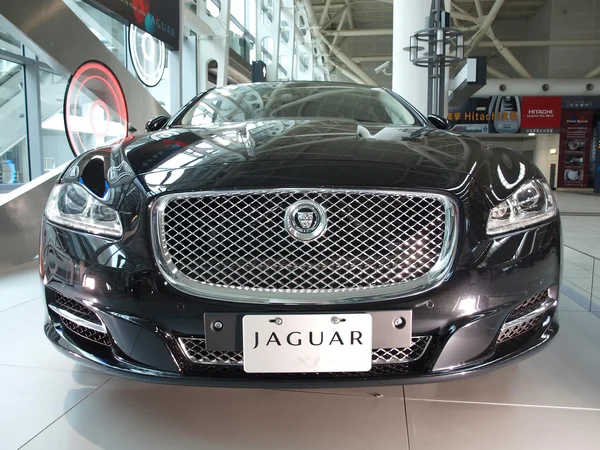 Nový jaguar luxusní sedan xj — Stock fotografie