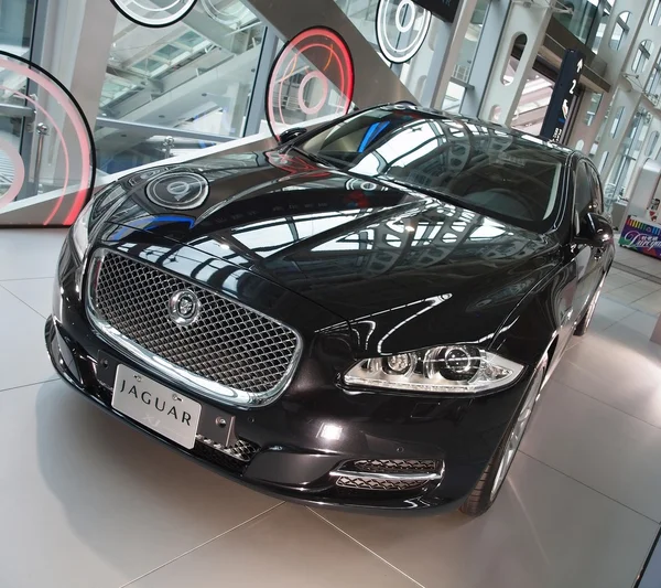 Нові Jaguar розкішний седан Xj — стокове фото