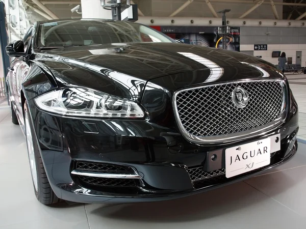 Nuevo sedán de lujo Jaguar XJ — Foto de Stock
