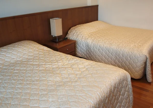 Два Queen Sized ліжка — стокове фото