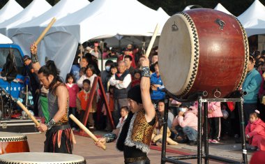 kaohsiung, Tayvan Japon davulcular gerçekleştirmek