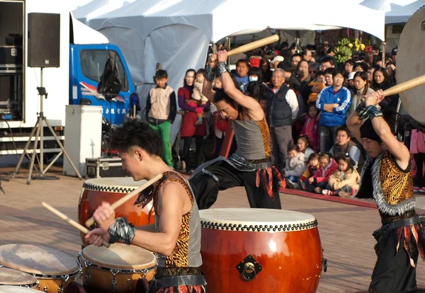 Tambores japoneses actúan en Kaohsiung, Taiwán — Foto de Stock