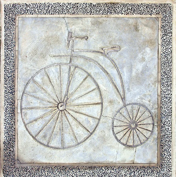 Marcação do caminho da bicicleta com imagem de bicicleta de roda alta — Fotografia de Stock