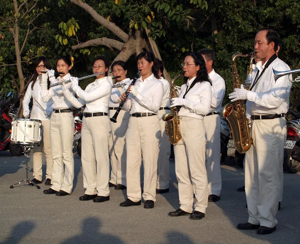 Banda de marcha en Taiwán toca en un parque —  Fotos de Stock