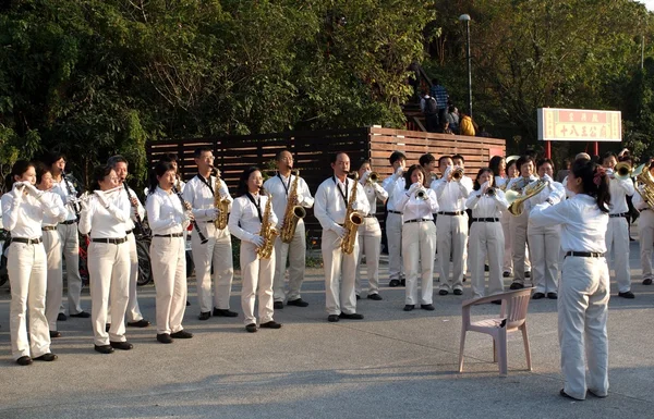 Marching band in taiwan speelt in een park — Stockfoto