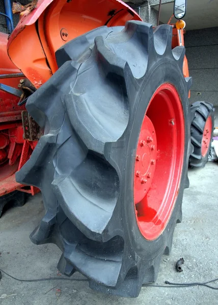 Nagy traktor-abroncs — Stock Fotó