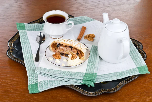 Çay ile Apple strudel — Stok fotoğraf