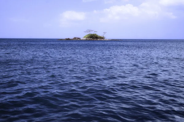 Opuštěné tropický ostrov — Stock fotografie
