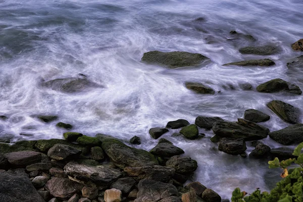 Океан хвилі берегової лінії — стокове фото