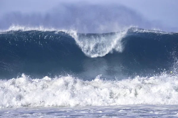 Stora vågor på bondi beach — Stockfoto