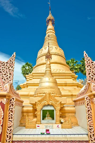 Templo budista de oro — Foto de Stock