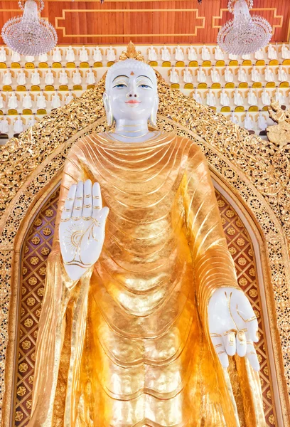Socha v buddhistickém chrámu — Stock fotografie