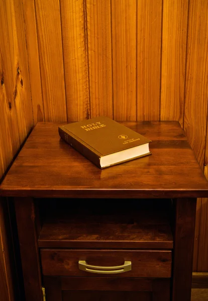 Bible on bed side table — Stock Photo, Image