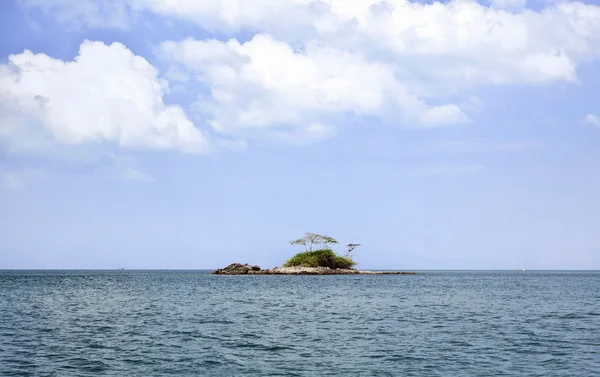 Isla tropical desierta — Foto de Stock