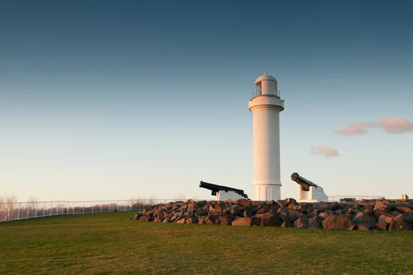 Lighthouse and cannons at wollongong — Stock Photo, Image
