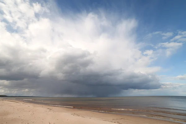 Mer et nuages . — Photo