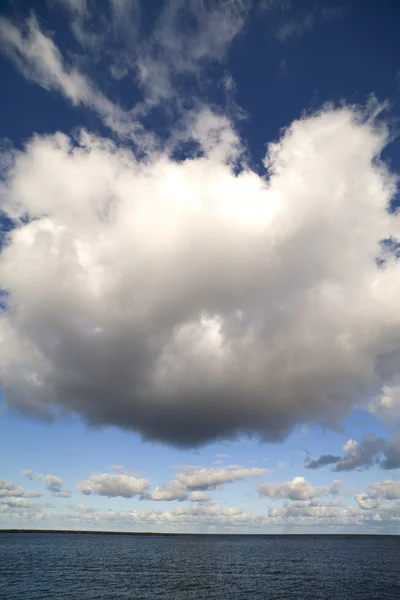 Tenger- és felhőviszonyok. — 스톡 사진