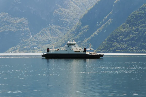 Ferry in norwegian fjord. — Stock Photo, Image
